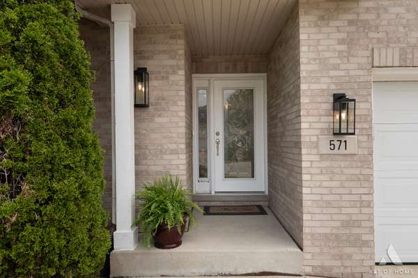 571 N Veterans Pkwy, Addison, IL 60101