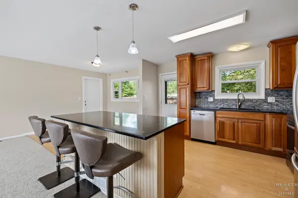 1000 Darlington LN, Crystal Lake, IL 60014