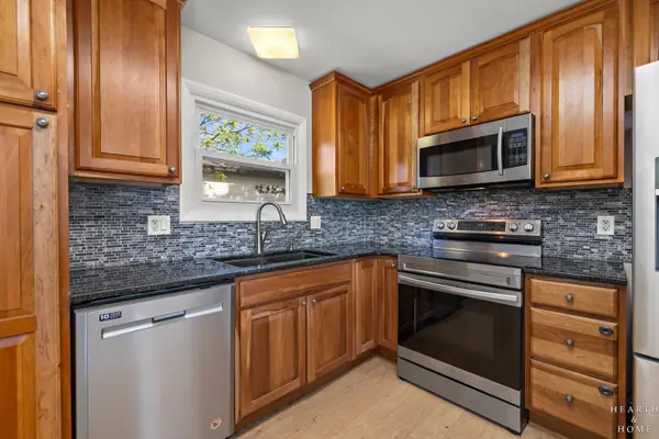 1000 Darlington LN, Crystal Lake, IL 60014