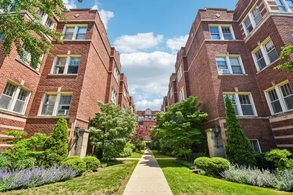 240 S Maple AVE #2W, Oak Park, IL 60302