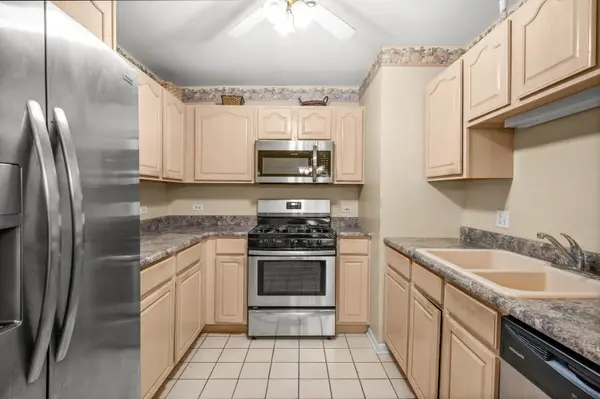 115 Hunt Club DR #114N, St. Charles, IL 60174