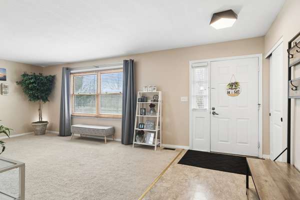 1032 W Park Place DR, Bartlett, IL 60103
