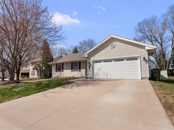 5018 Coventry CT, Davenport, IA 52807