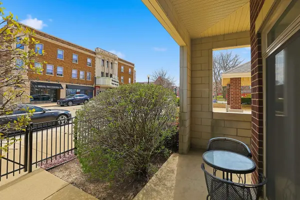 965 Rogers ST #104, Downers Grove, IL 60515
