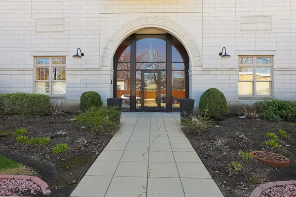 965 Rogers ST #104, Downers Grove, IL 60515