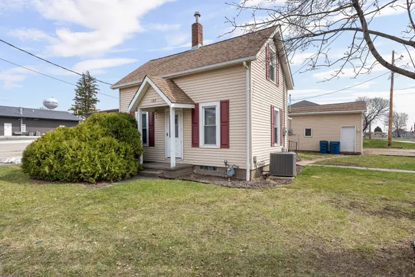 127 S Mississippi ST, Blue Grass, IA 52726