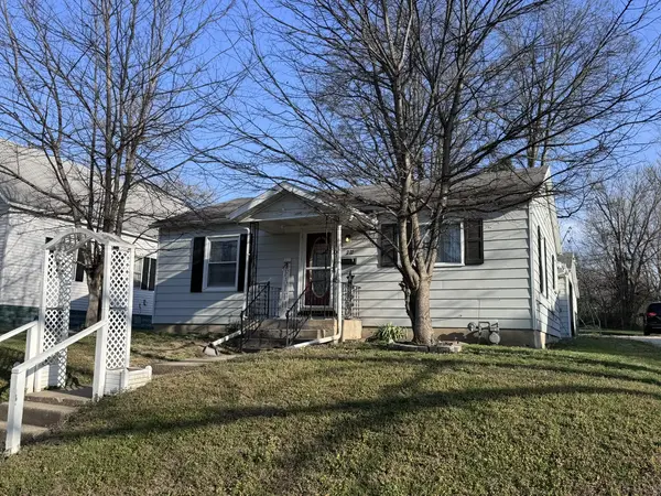 212 W Allmon ST, Salem, IL 62881
