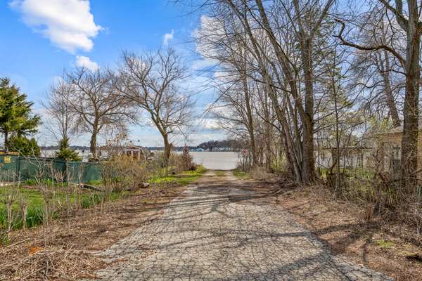 38169 N 3rd AVE, Spring Grove, IL 60081