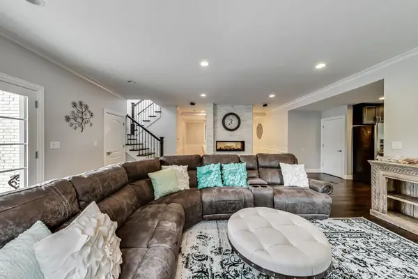 2824 Central RD, Glenview, IL 60025