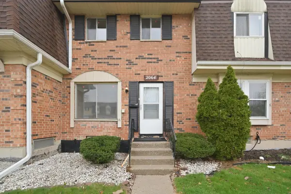 2064 LIONCREST DR #2064, Richton Park, IL 60471