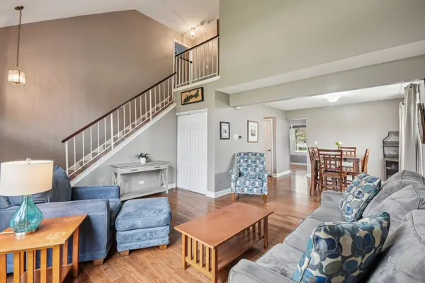4425 Castlebar LN, Hanover Park, IL 60133