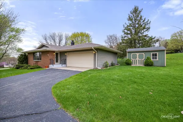 70 Highview DR, Yorkville, IL 60560