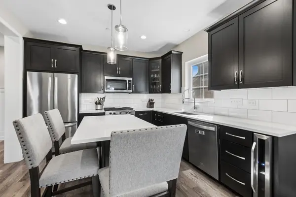 14256 Lacey DR, Lemont, IL 60439