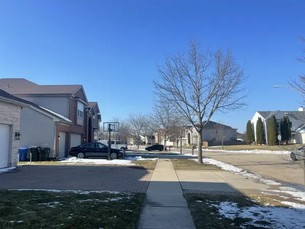 6513 Pine Hollow RD, Carpentersville, IL 60110