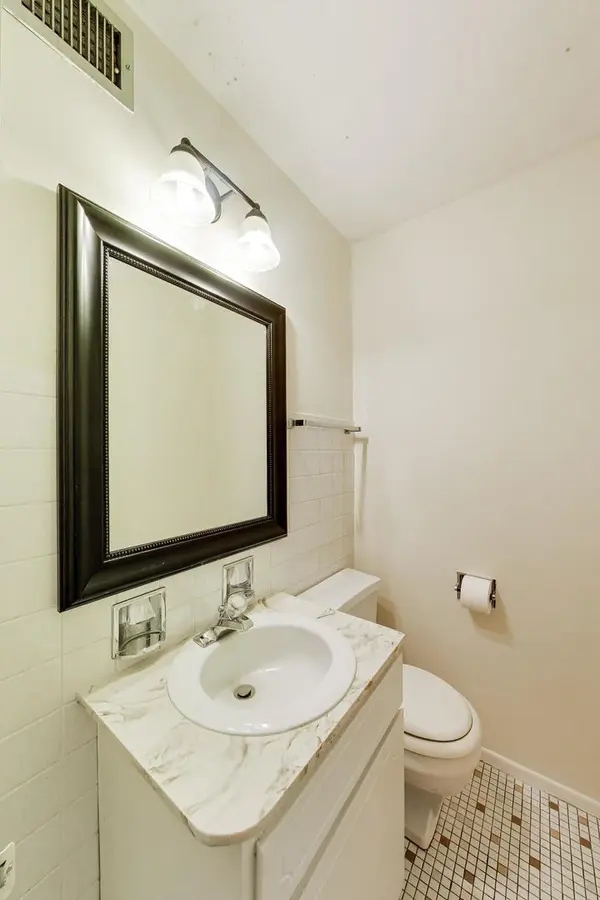 1567 Ridge RD #406, Evanston, IL 60201