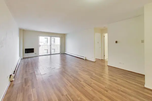 1567 Ridge RD #406, Evanston, IL 60201