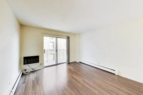 1567 Ridge RD #406, Evanston, IL 60201