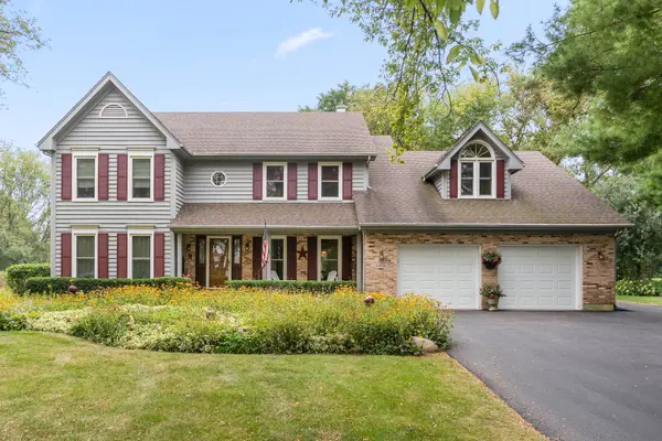 40W035 Deer Run DR, St. Charles, IL 60175