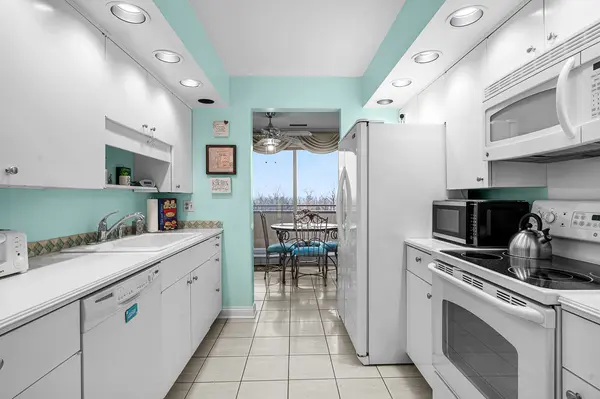 6400 N Cicero AVE #611, Lincolnwood, IL 60712
