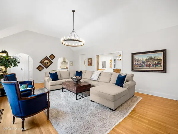 317 E Walnut ST, Hinsdale, IL 60521