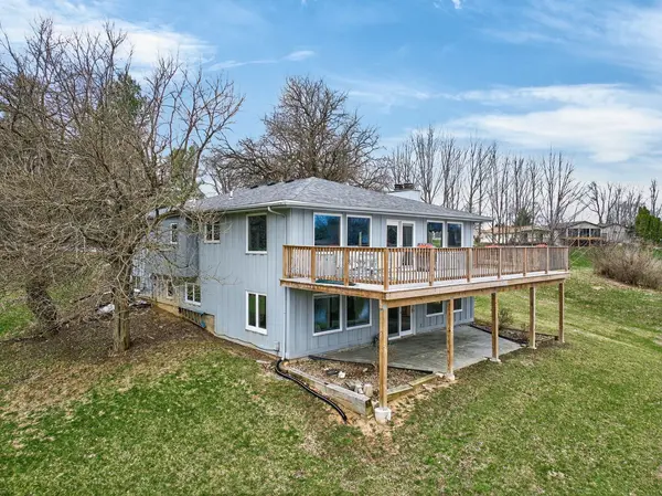 516 Crestview DR, Sherrard, IL 61281
