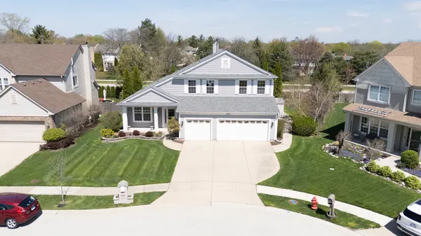 654 Easton LN, Elk Grove Village, IL 60007