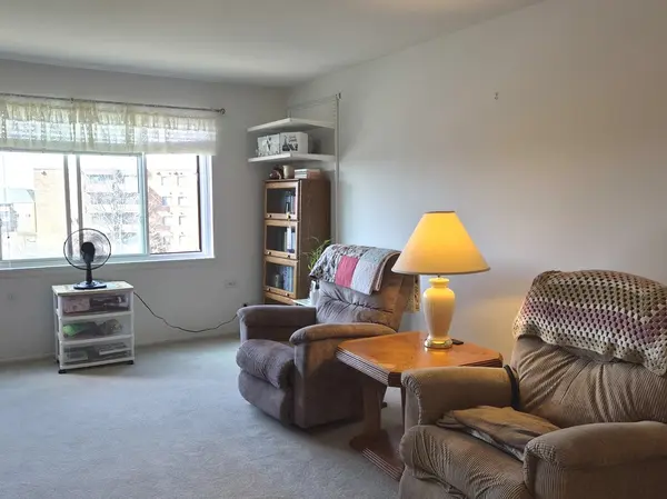 850 Wellington AVE #403, Elk Grove Village, IL 60007