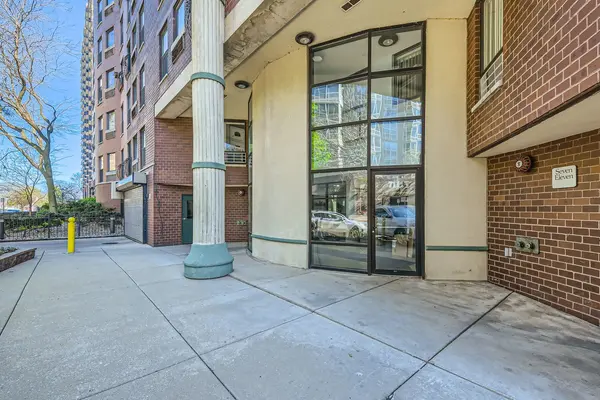 711 W Gordon TER #701, Chicago, IL 60613