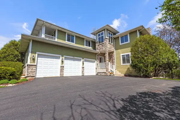 980 Dakota DR, Woodstock, IL 60098