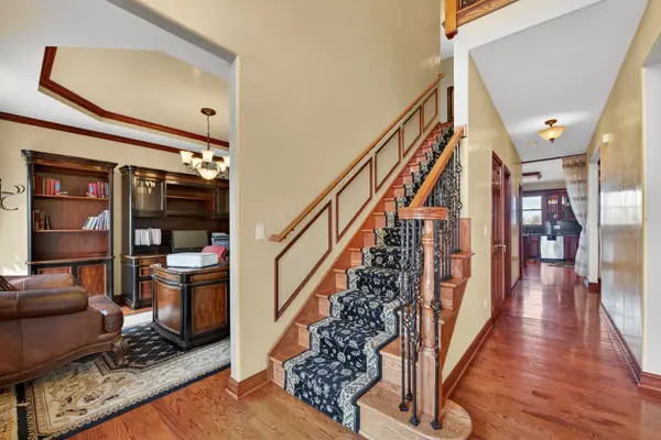 5180 Shotkoski DR, Hoffman Estates, IL 60192