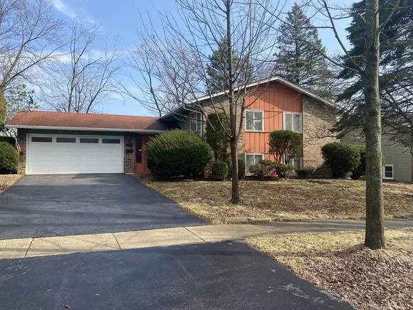 6013 Ridgeway DR, Woodridge, IL 60517