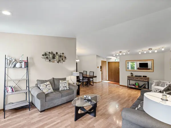 387 Elizabeth DR #D, Wood Dale, IL 60191