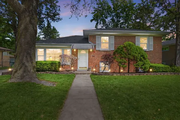 913 S Mitchell AVE, Elmhurst, IL 60126