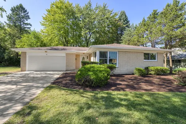 92 N AIRLITE ST, Elgin, IL 60123
