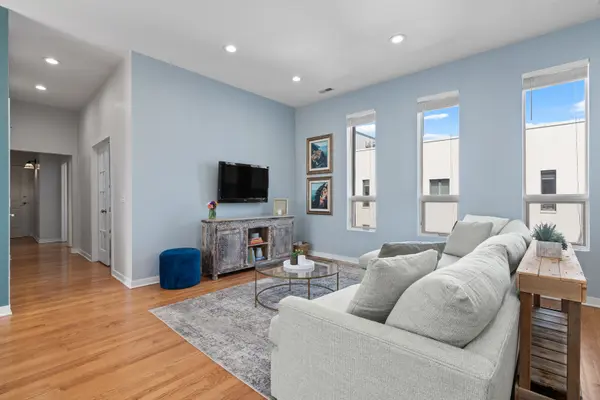 2065 N Kedzie AVE #328, Chicago, IL 60647