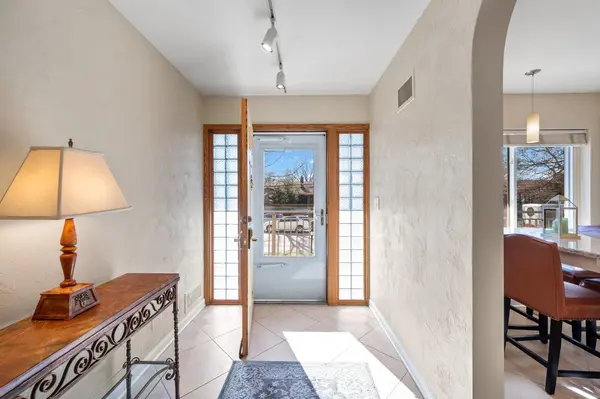 1 N Dee RD #1C, Park Ridge, IL 60068