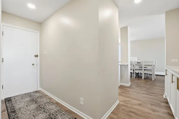 9740 S Pulaski RD #605, Oak Lawn, IL 60453
