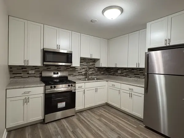 8816 N Western AVE #2F, Des Plaines, IL 60016