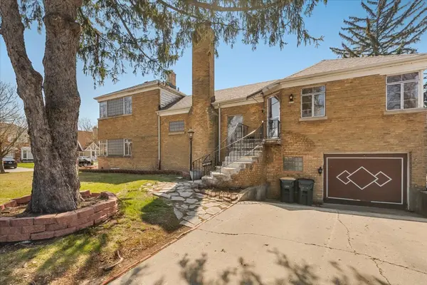 6956 N Kenton AVE, Lincolnwood, IL 60712