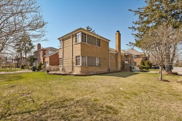 6956 N Kenton AVE, Lincolnwood, IL 60712