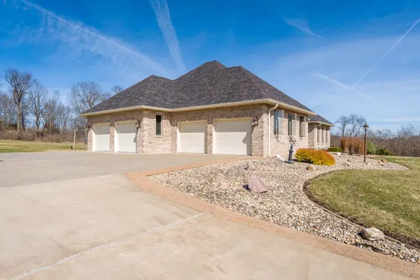 21927 71st AVE N, Port Byron, IL 61275
