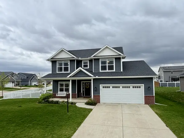 1604 Oliger DR, Mahomet, IL 61853