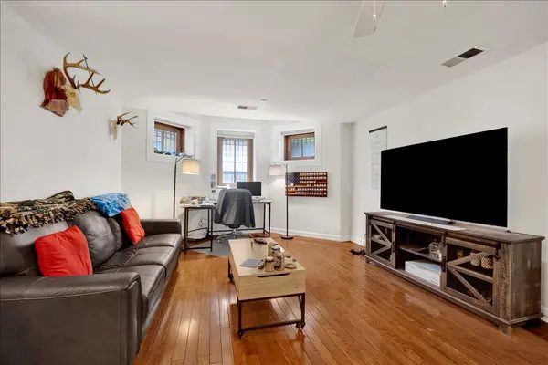 550 W Surf ST #002, Chicago, IL 60657
