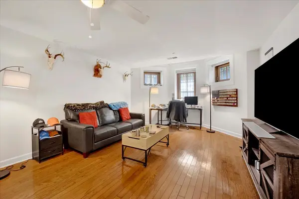 550 W Surf ST #002, Chicago, IL 60657