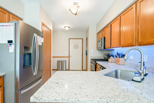 16017 W Iroquois DR, Lockport, IL 60441