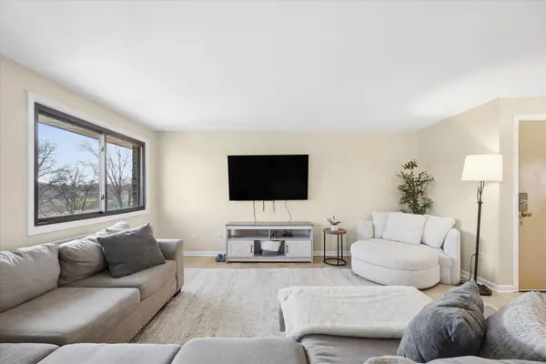 1240 S LORRAINE RD #3B, Wheaton, IL 60189