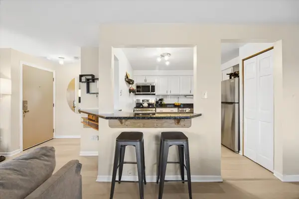 1240 S LORRAINE RD #3B, Wheaton, IL 60189