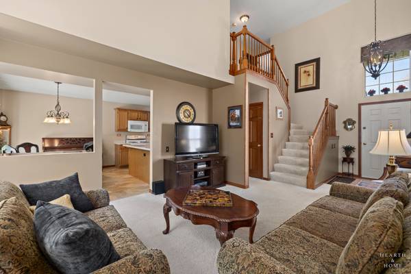 723 Silk Oak LN, Crystal Lake, IL 60014