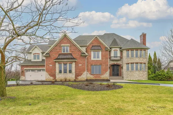 26 E Peter LN, Hawthorn Woods, IL 60047