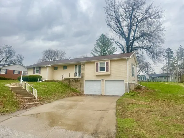 305 Oakview DR, Aledo, IL 61231